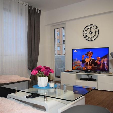 Apartment Trixi Pula Buitenkant foto
