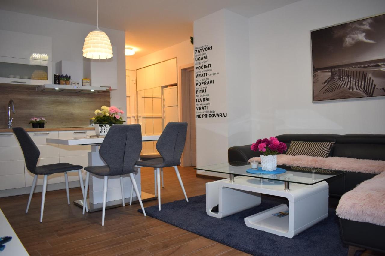 Apartment Trixi Pula Buitenkant foto