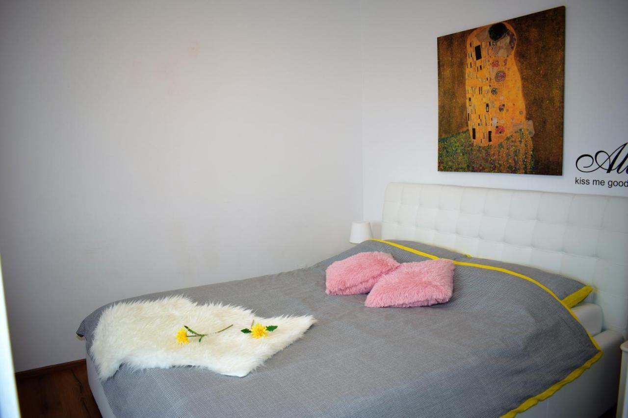 Apartment Trixi Pula Buitenkant foto