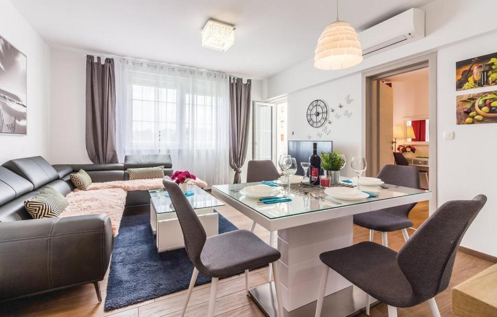 Apartment Trixi Pula Buitenkant foto